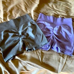 Yoga Workout Shorts, Scrunch Butt, Ribbed size Large, never worn.